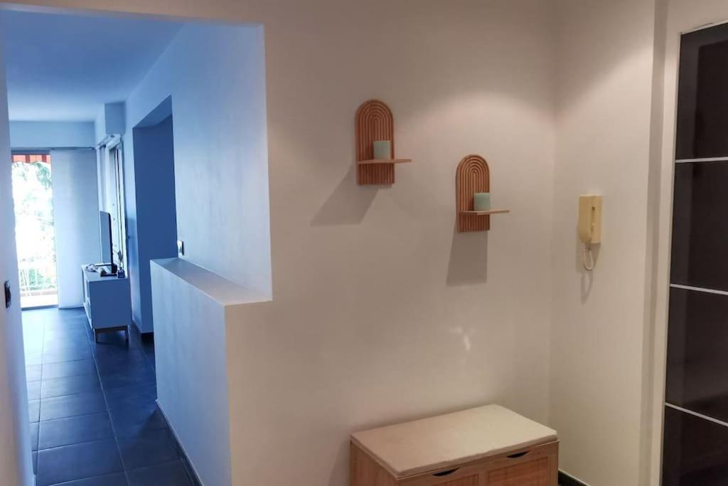 Spacieux 2 Pieces Avec Terrasse, Clim Et Parking Antibes